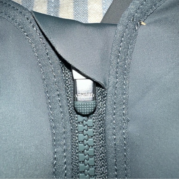 Athleta‎ ADVANCE ZIP FRONT BRA Gray 32 DD - Picture 4 of 10